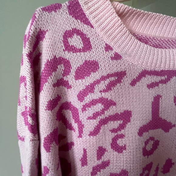 pink sweater leopard 🐆 - Picture 5 of 5